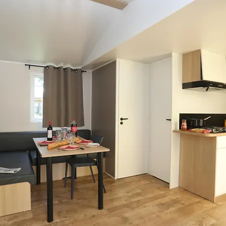 キャンプ場 Le Val De Trie 4*